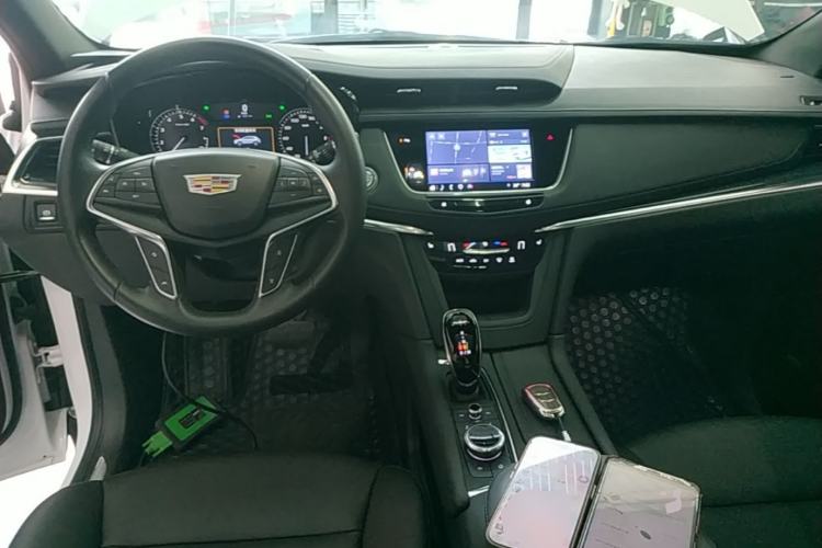 Used Cadillac XT5 2023 2.0T Two-Wheel-Drive Fashion Edition Center Console