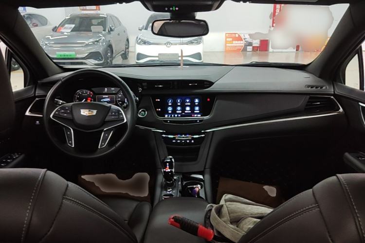 Used Cadillac XT5 2023 2.0T Two-Wheel-Drive Fashion Edition Center Console