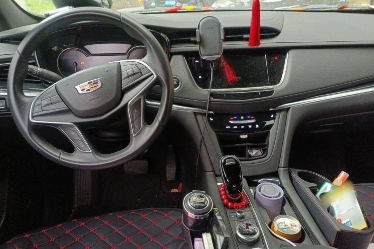 Used Cadillac XT5 2023 2.0T Two-Wheel-Drive Fashion Edition Center Console