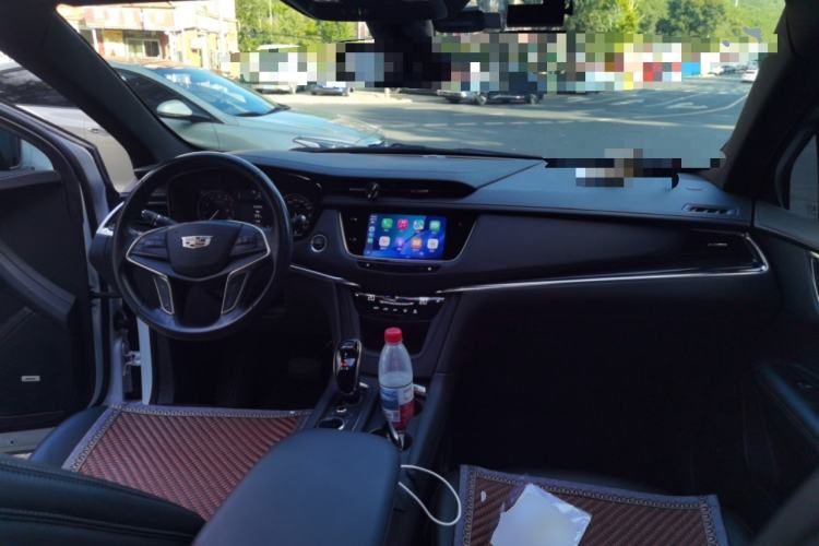 Used Cadillac XT5 2023 2.0T Two-Wheel-Drive Fashion Edition Center Console