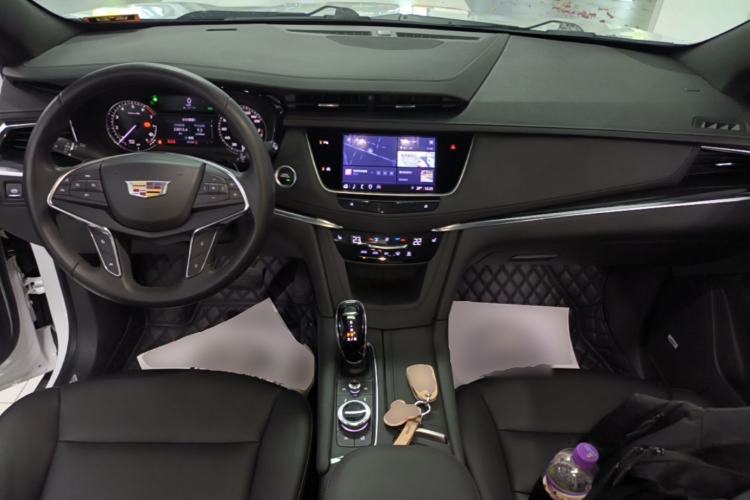 Used Cadillac XT5 2023 2.0T Two-Wheel-Drive Fashion Edition Center Console