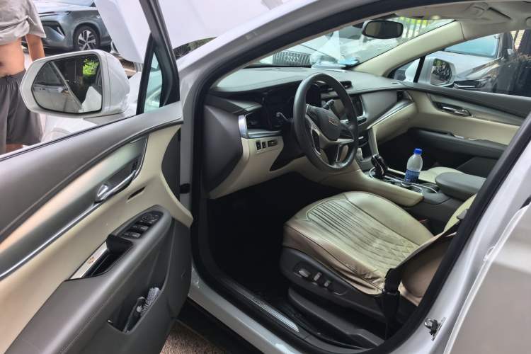 Used Cadillac XT5 2023 2.0T Two-Wheel-Drive Fashion Edition Driver Seat