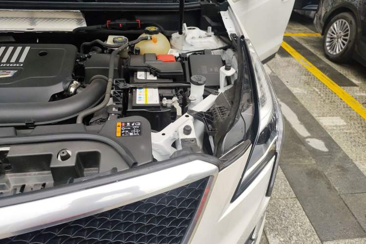 Used Cadillac XT5 2023 2.0T Four-Wheel Drive Prestige Version (Ultimate Edition) Engine Bay Left