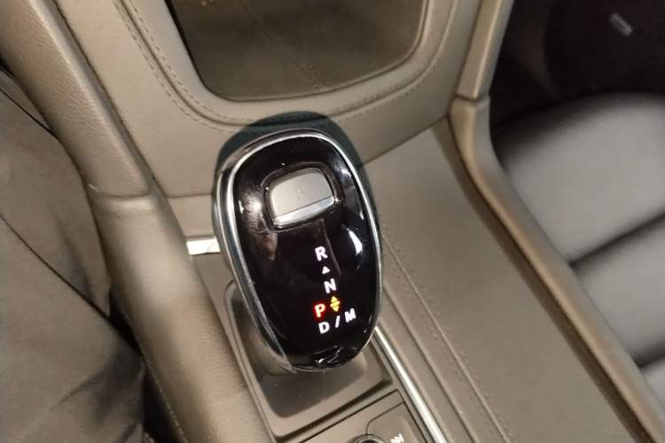 Used Cadillac XT5 2023 2.0T Two-Wheel-Drive Fashion Edition Gear Lever