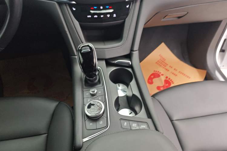 Used Cadillac XT5 2023 2.0T Two-Wheel-Drive Fashion Edition Gear Lever