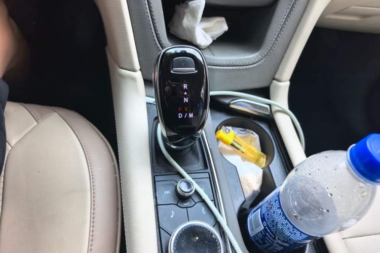 Used Cadillac XT5 2023 2.0T Two-Wheel-Drive Fashion Edition Gear Lever