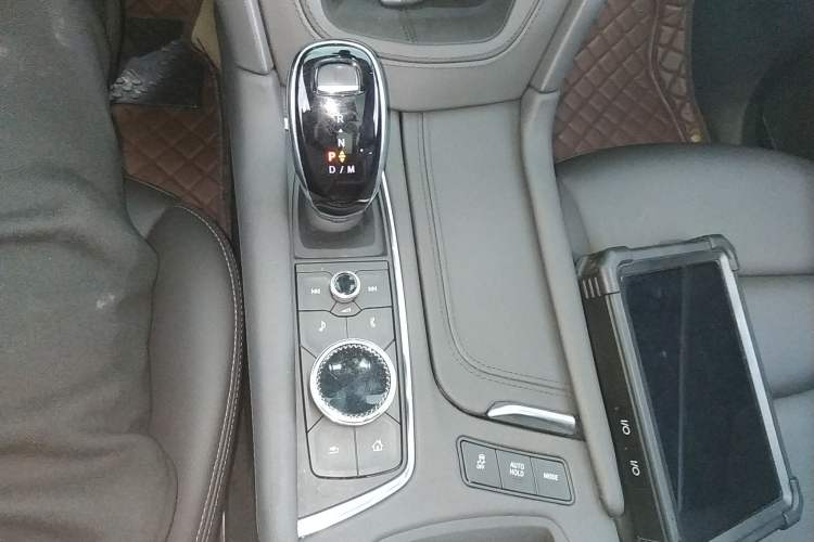 Used Cadillac XT5 2023 2.0T Two-Wheel-Drive Fashion Edition Gear Lever