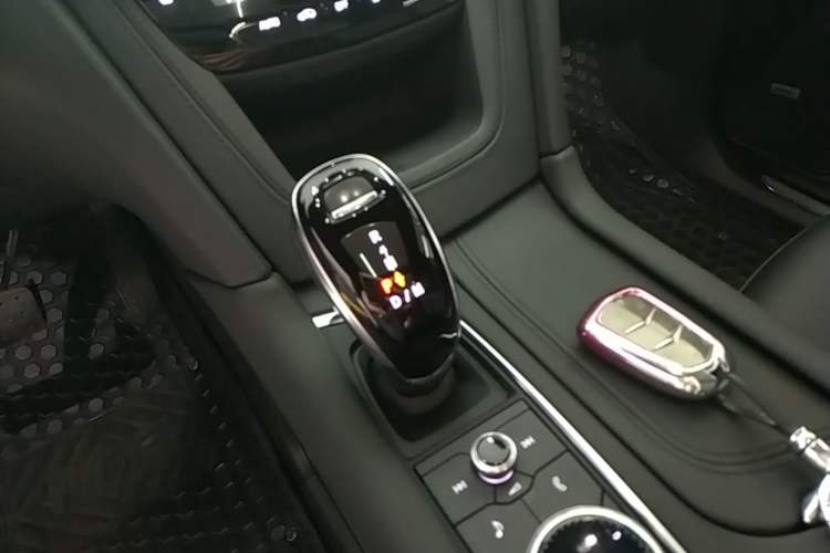 Used Cadillac XT5 2023 2.0T Two-Wheel-Drive Fashion Edition Gear Lever