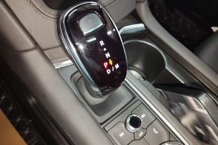Used Cadillac XT5 2023 2.0T Two-Wheel-Drive Fashion Edition Gear Lever