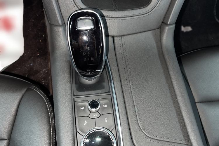 Used Cadillac XT5 2023 2.0T Two-Wheel-Drive Fashion Edition Gear Lever