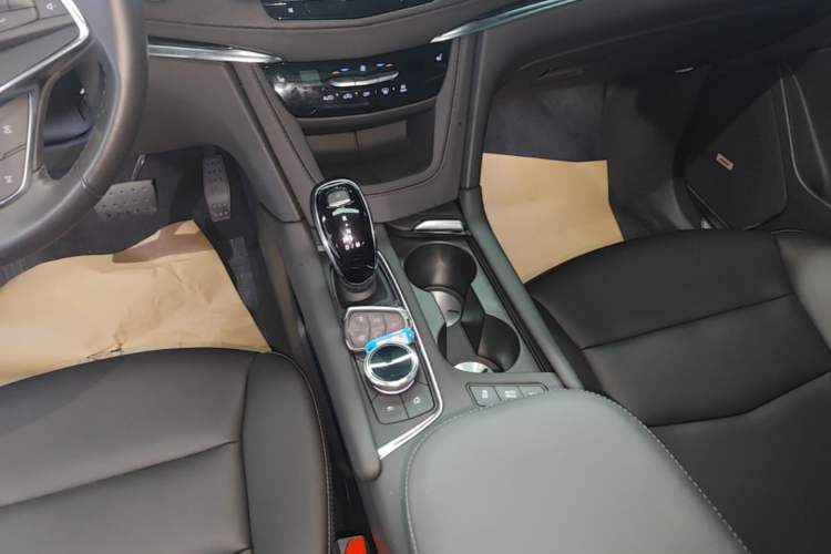 Used Cadillac XT5 2023 2.0T Two-Wheel-Drive Fashion Edition Gear Lever