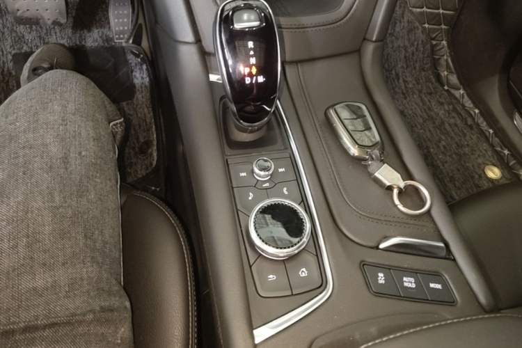 Used Cadillac XT5 2023 2.0T Two-Wheel-Drive Fashion Edition Gear Lever