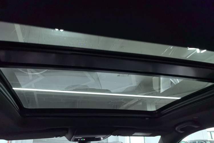 Used Cadillac XT5 2023 2.0T Two-Wheel-Drive Fashion Edition Headliner