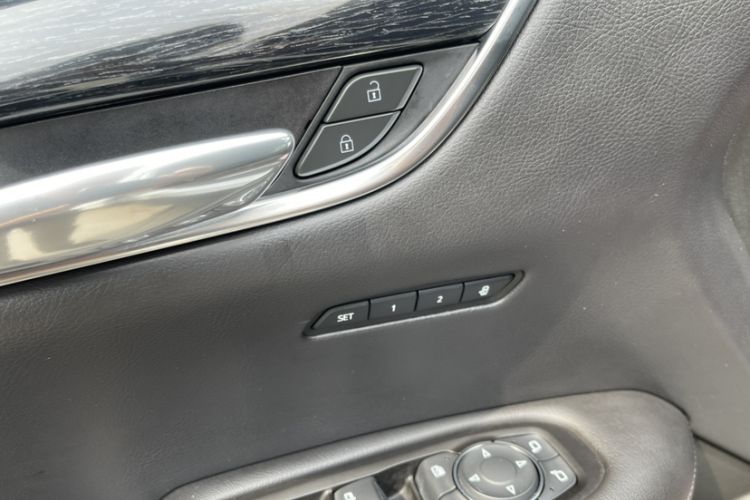 Used Cadillac XT5 2023 2.0T Two-Wheel-Drive Fashion Edition Interior 1