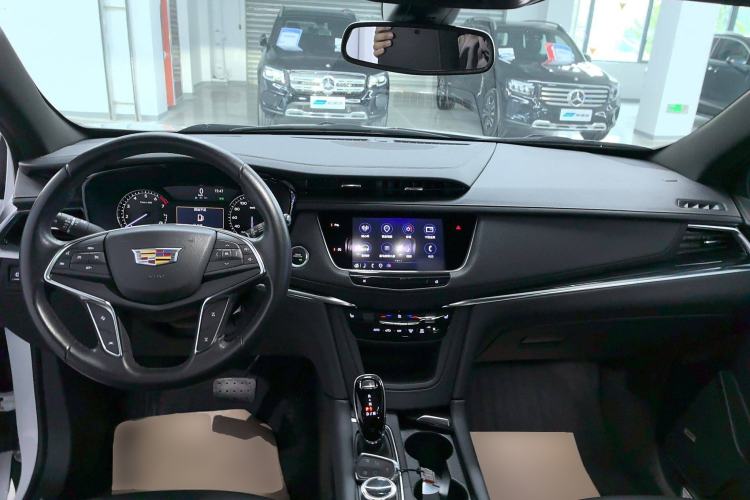 Used Cadillac XT5 2023 2.0T Two-Wheel-Drive Fashion Edition Interior 2