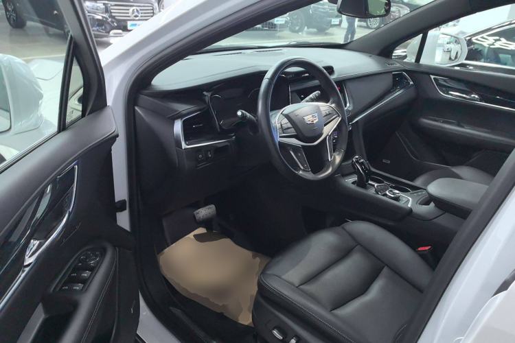 Used Cadillac XT5 2023 2.0T Two-Wheel-Drive Fashion Edition Interior 3