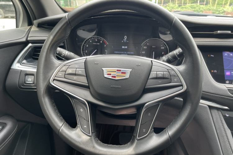 Used Cadillac XT5 2023 2.0T Two-Wheel-Drive Fashion Edition Interior 3