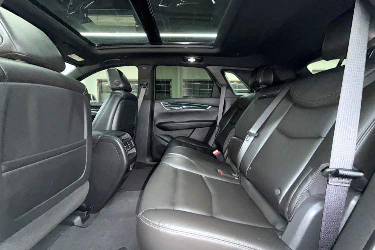 Used Cadillac XT5 2023 2.0T Two-Wheel-Drive Fashion Edition Interior 4