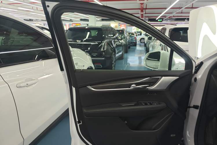 Used Cadillac XT5 2023 2.0T Four-Wheel Drive Prestige Version (Ultimate Edition) Interior 7