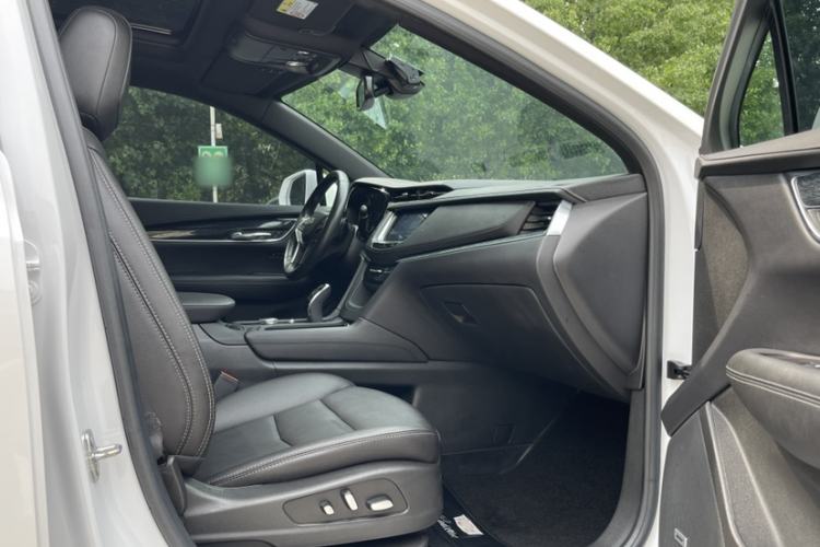 Used Cadillac XT5 2023 2.0T Two-Wheel-Drive Fashion Edition Interior 9