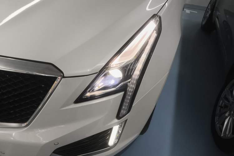 Used Cadillac XT5 2023 2.0T Four-Wheel Drive Prestige Version (Ultimate Edition) Left Front Headlight