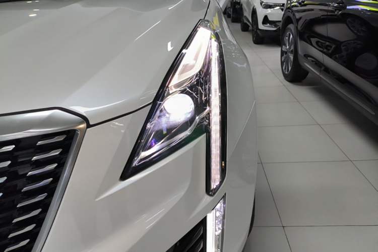 Used Cadillac XT5 2023 2.0T Two-Wheel-Drive Fashion Edition Left Front Headlight