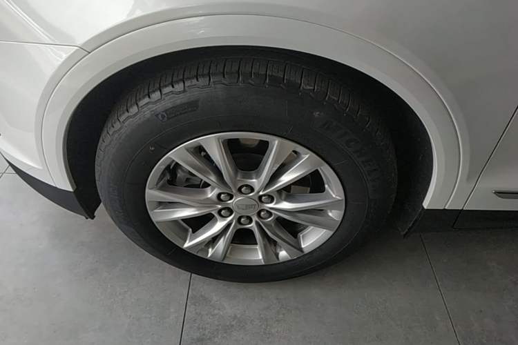 Used Cadillac XT5 2023 2.0T Two-Wheel-Drive Fashion Edition Left Front Wheel Hub