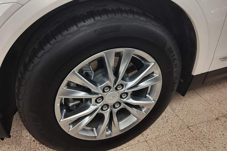 Used Cadillac XT5 2023 2.0T Two-Wheel-Drive Fashion Edition Left Front Wheel Hub