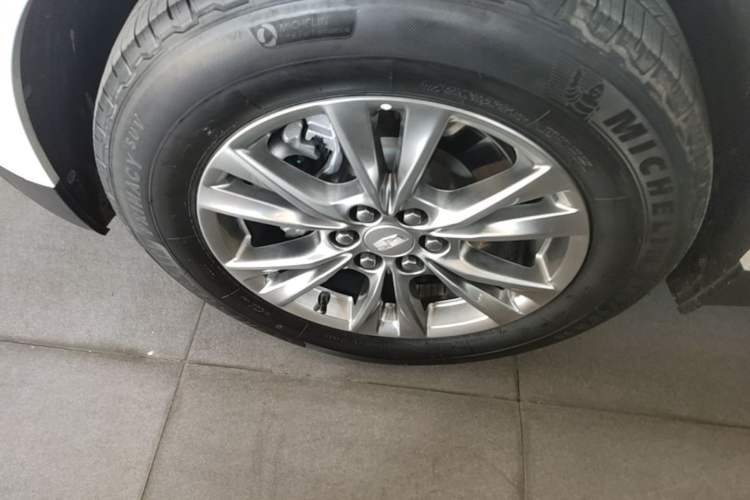 Used Cadillac XT5 2023 2.0T Two-Wheel-Drive Fashion Edition Left Front Wheel Hub
