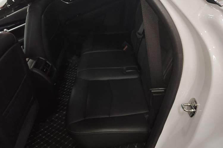 Used Cadillac XT5 2023 2.0T Two-Wheel-Drive Fashion Edition Left Rear Seat