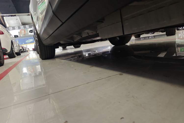 Used Cadillac XT5 2023 2.0T Four-Wheel Drive Prestige Version (Ultimate Edition) Left Side Sill
