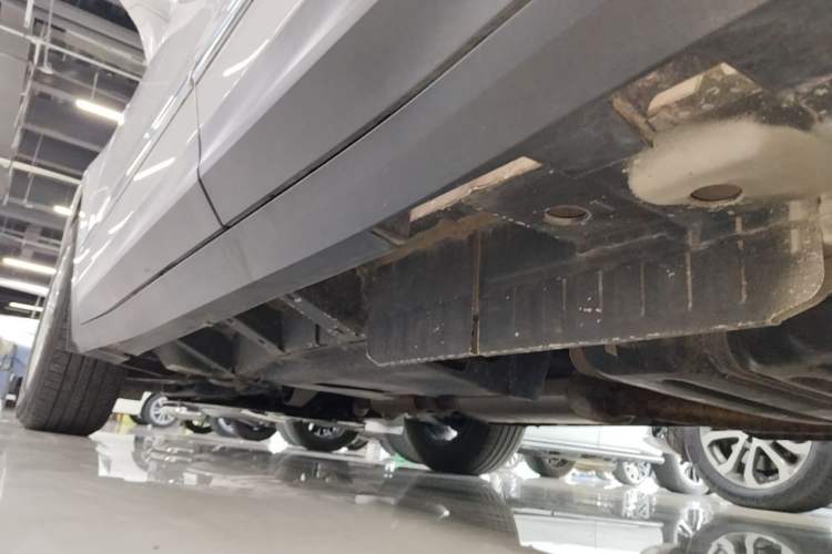 Used Cadillac XT5 2023 2.0T Two-Wheel-Drive Fashion Edition Left Side Sill