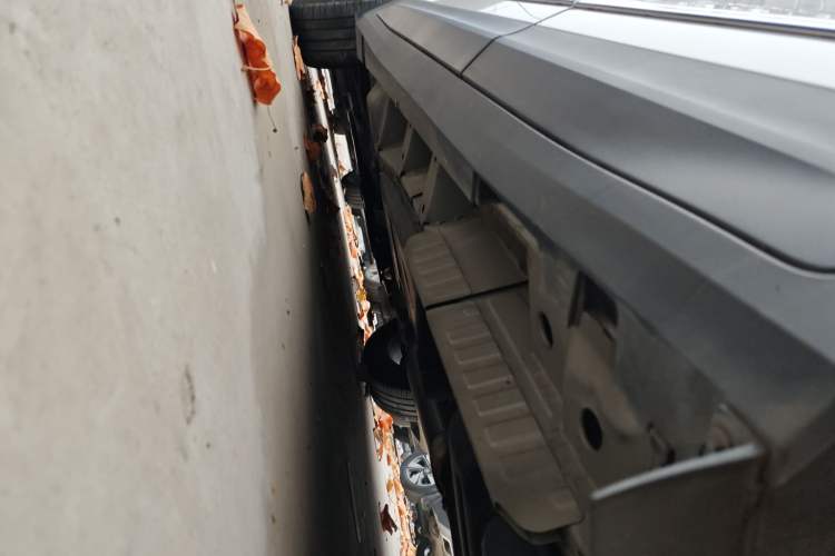 Used Cadillac XT5 2023 2.0T Two-Wheel-Drive Fashion Edition Left Side Sill