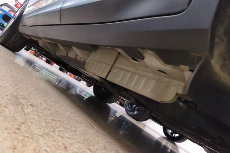 Used Cadillac XT5 2023 2.0T Two-Wheel-Drive Fashion Edition Left Side Sill