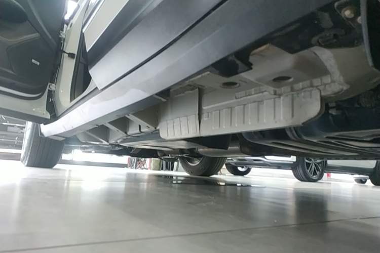 Used Cadillac XT5 2023 2.0T Two-Wheel-Drive Fashion Edition Left Side Sill