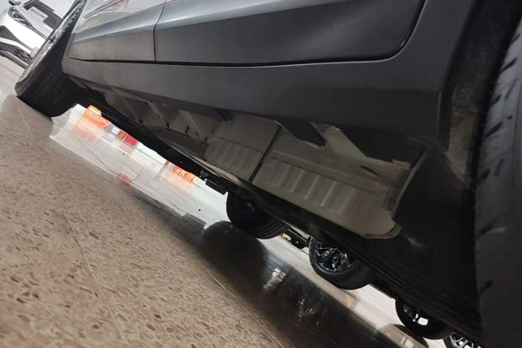 Used Cadillac XT5 2023 2.0T Two-Wheel-Drive Fashion Edition Left Side Sill
