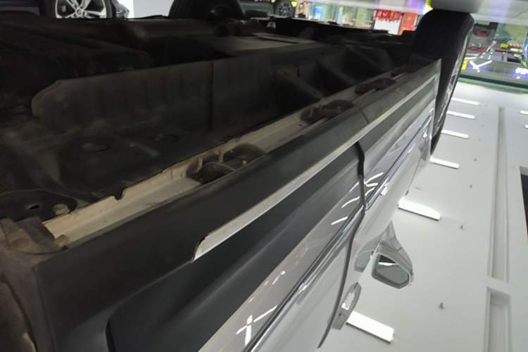 Used Cadillac XT5 2023 2.0T Two-Wheel-Drive Fashion Edition Left Side Sill