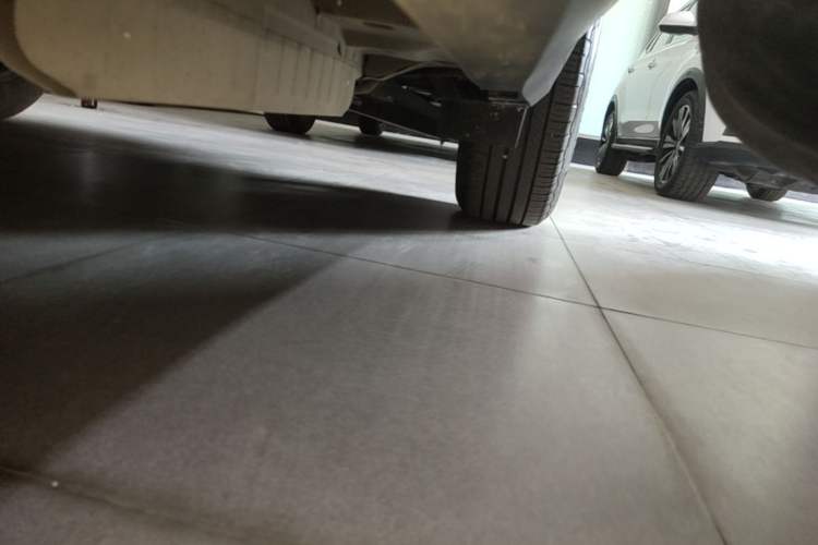 Used Cadillac XT5 2023 2.0T Two-Wheel-Drive Fashion Edition Left Side Sill