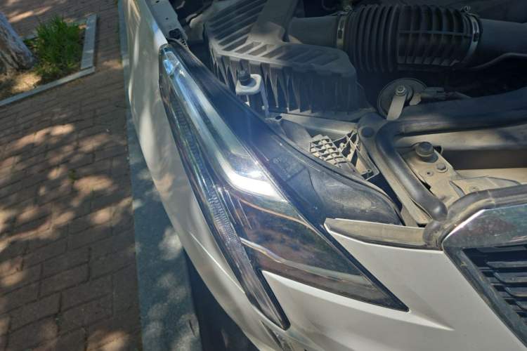 Used Cadillac XT5 2023 2.0T Two-Wheel-Drive Fashion Edition Right Front Headlight