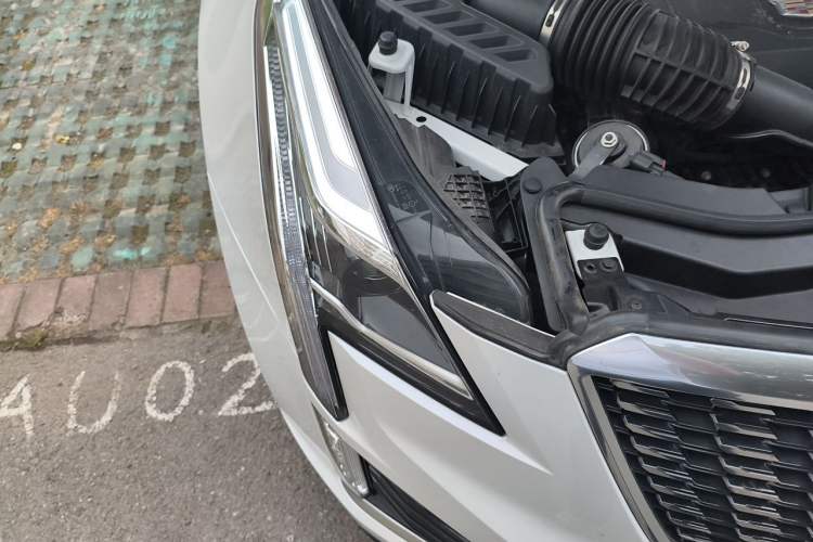 Used Cadillac XT5 2023 2.0T Two-Wheel-Drive Fashion Edition Right Front Headlight