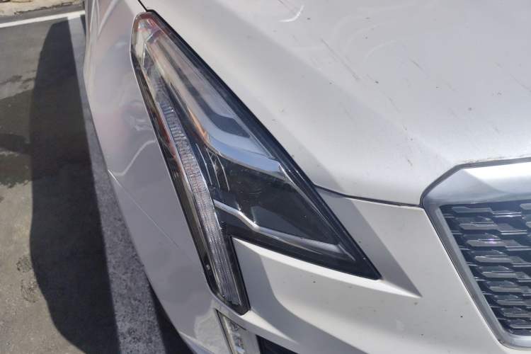 Used Cadillac XT5 2023 2.0T Two-Wheel-Drive Fashion Edition Right Front Headlight
