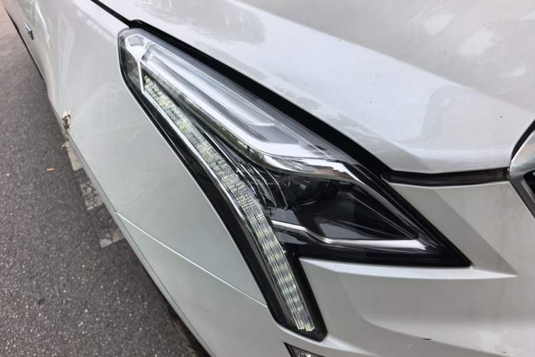 Used Cadillac XT5 2023 2.0T Two-Wheel-Drive Fashion Edition Right Front Headlight