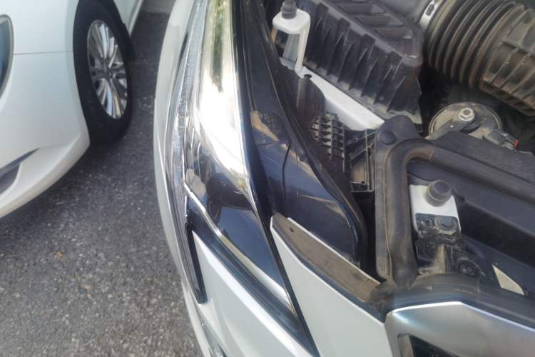 Used Cadillac XT5 2023 2.0T Two-Wheel-Drive Fashion Edition Right Front Headlight