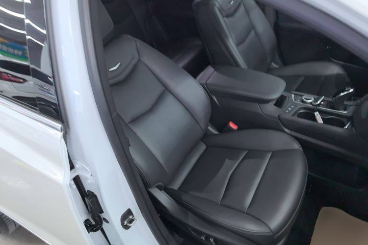 Used Cadillac XT5 2023 2.0T Two-Wheel-Drive Fashion Edition Right Front Seat