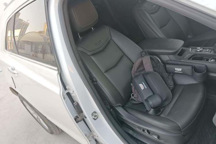 Used Cadillac XT5 2023 2.0T Two-Wheel-Drive Fashion Edition Right Front Seat
