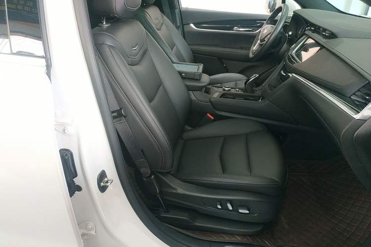 Used Cadillac XT5 2023 2.0T Two-Wheel-Drive Fashion Edition Right Front Seat