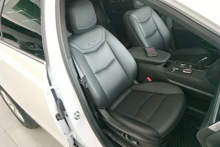Used Cadillac XT5 2023 2.0T Two-Wheel-Drive Fashion Edition Right Front Seat