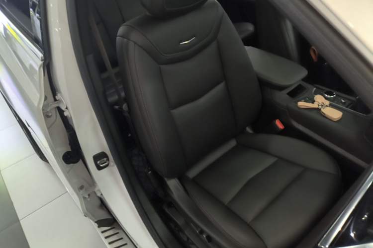 Used Cadillac XT5 2023 2.0T Two-Wheel-Drive Fashion Edition Right Front Seat
