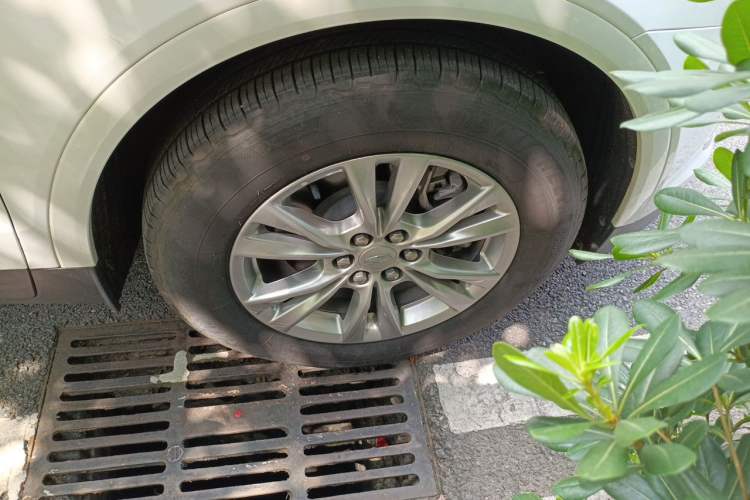 Used Cadillac XT5 2023 2.0T Two-Wheel-Drive Fashion Edition Right Front Wheel Hub