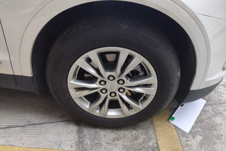 Used Cadillac XT5 2023 2.0T Two-Wheel-Drive Fashion Edition Right Front Wheel Hub